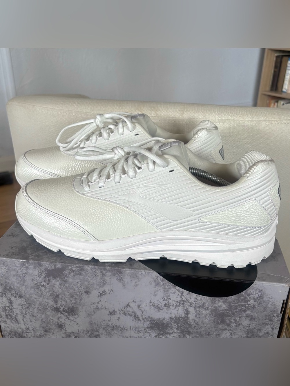 Brooks Addiction Walker 2 Mens 13 White 4E Wide Leather Walking Shoes Mint